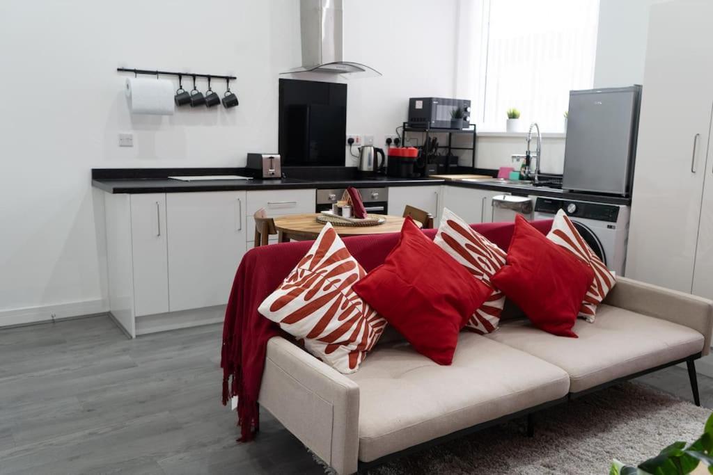 Stylish 1 Bed Apartment In Newly Refurbished Building W/ Parking & Wi-Fi เบอร์มิงแฮม ภายนอก รูปภาพ