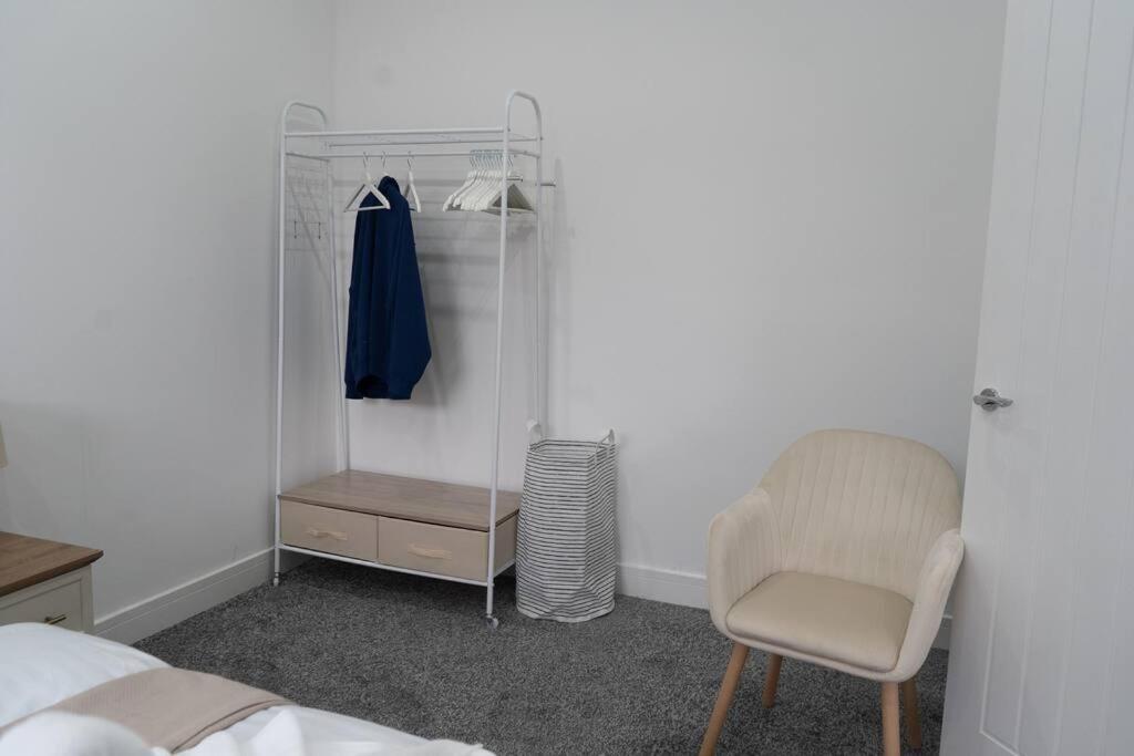 Stylish 1 Bed Apartment In Newly Refurbished Building W/ Parking & Wi-Fi เบอร์มิงแฮม ภายนอก รูปภาพ