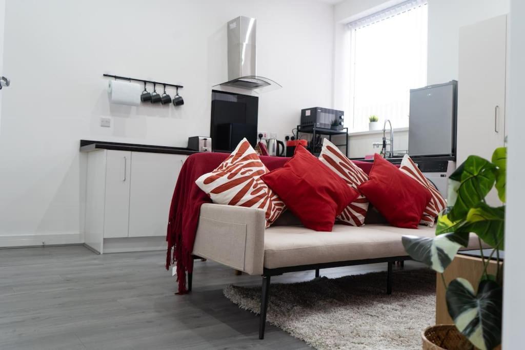 Stylish 1 Bed Apartment In Newly Refurbished Building W/ Parking & Wi-Fi เบอร์มิงแฮม ภายนอก รูปภาพ