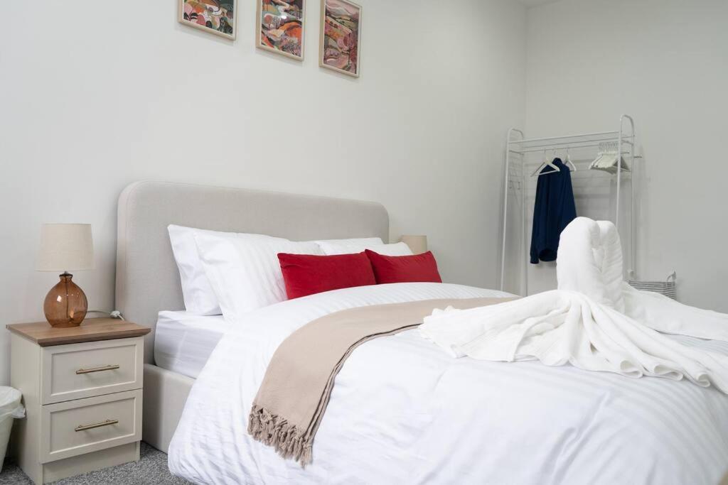 Stylish 1 Bed Apartment In Newly Refurbished Building W/ Parking & Wi-Fi เบอร์มิงแฮม ภายนอก รูปภาพ